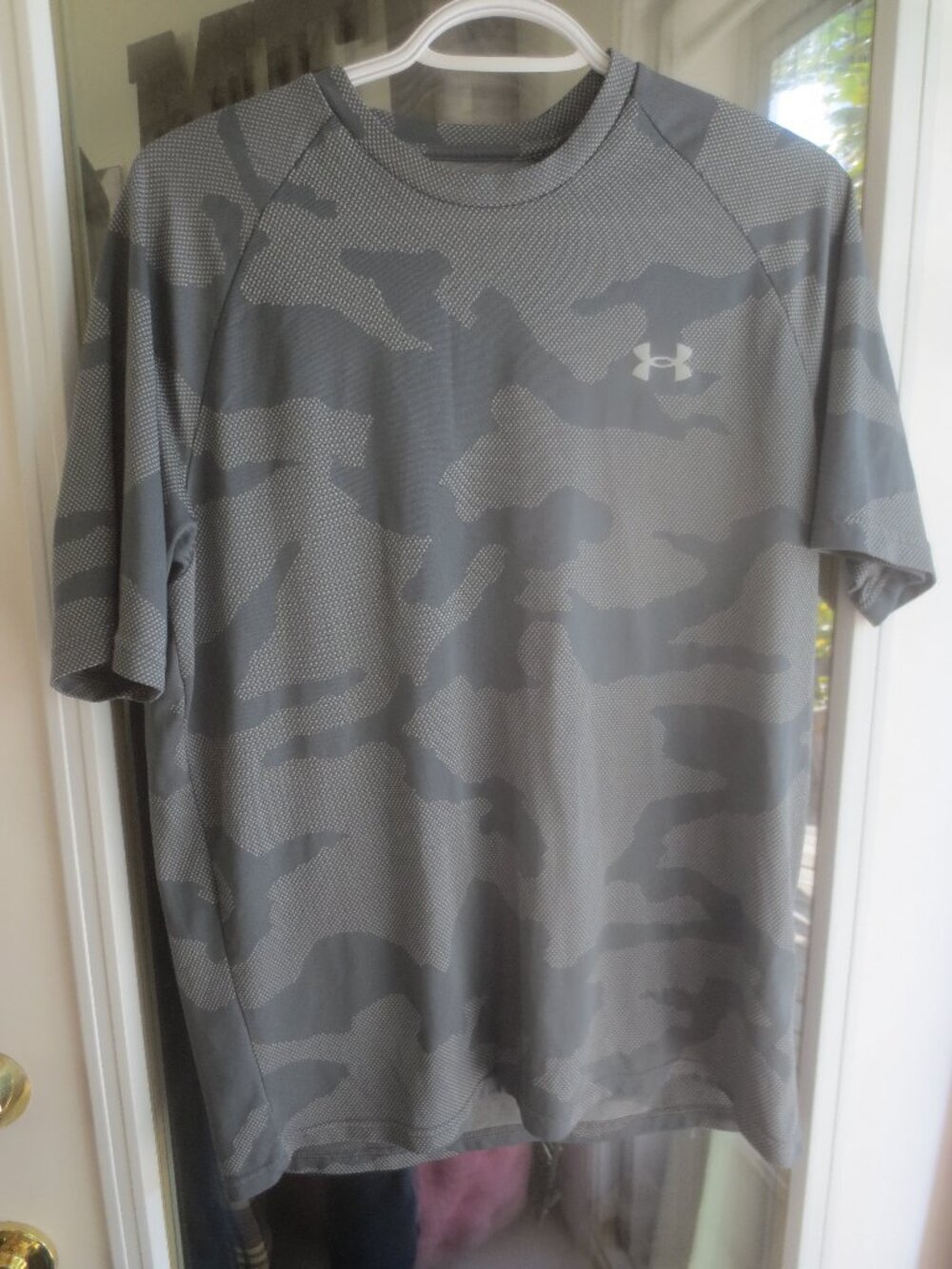 Brand New Under Armor Gray Camo Athletic Loose Fit T-Shirt - Size Medium